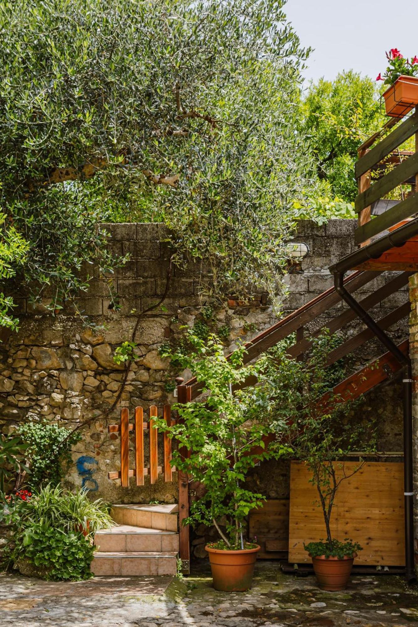 Cozy Castello Appartement Manerba del Garda Buitenkant foto