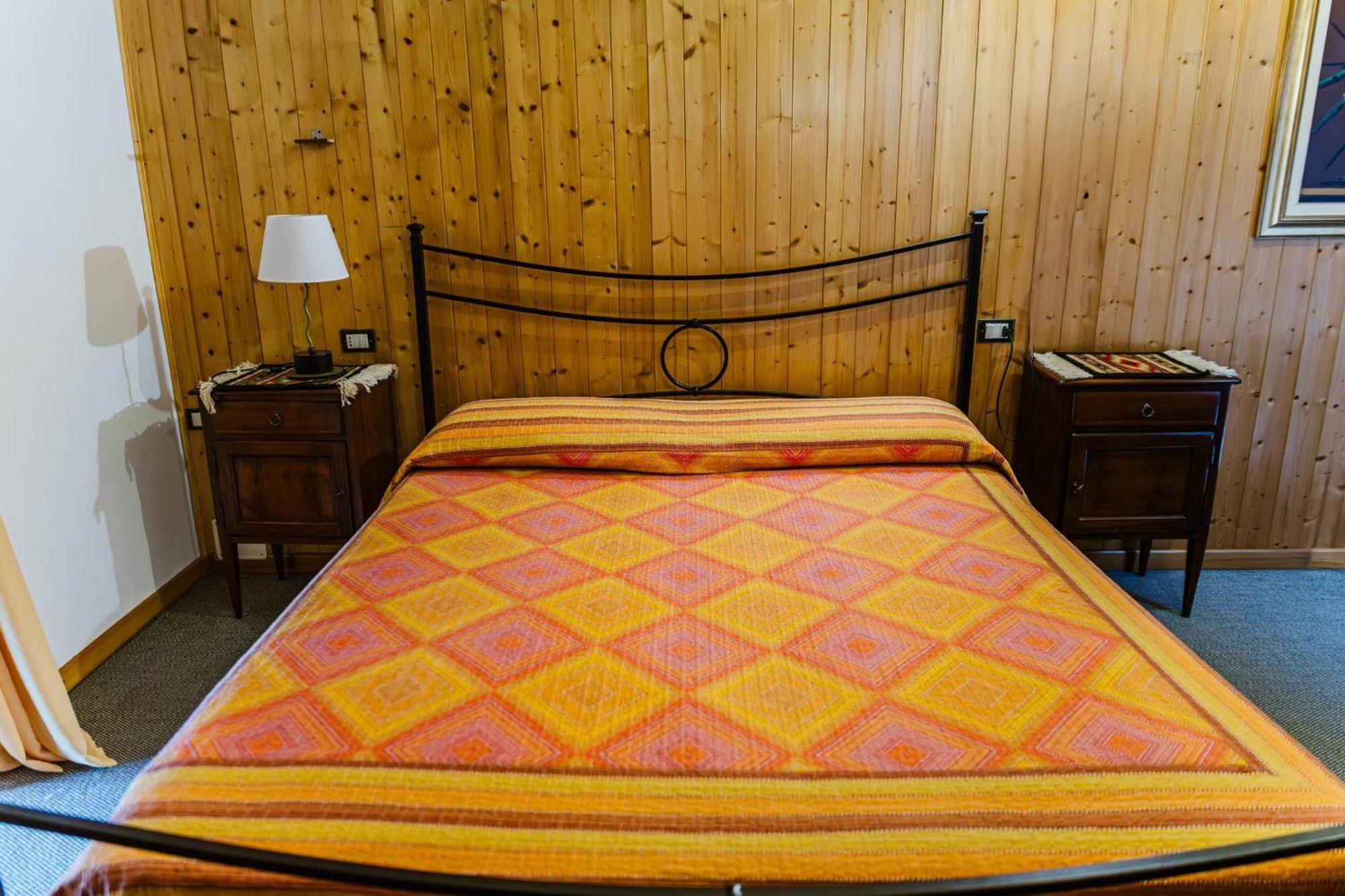 Cozy Castello Appartement Manerba del Garda Buitenkant foto