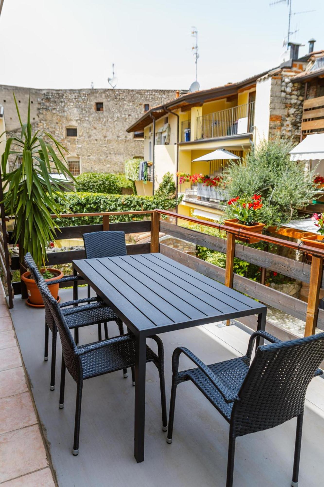 Cozy Castello Appartement Manerba del Garda Buitenkant foto