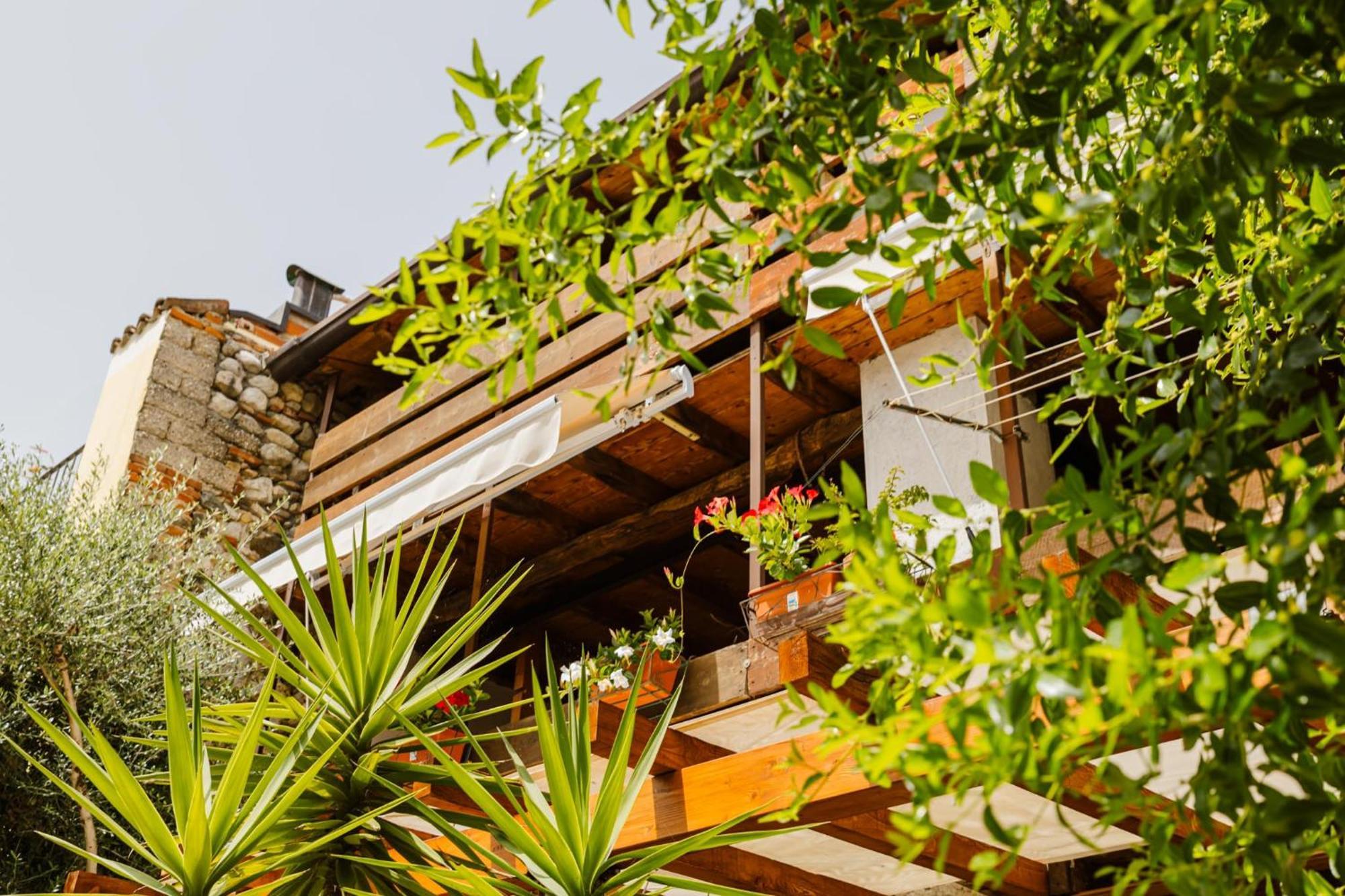 Cozy Castello Appartement Manerba del Garda Buitenkant foto