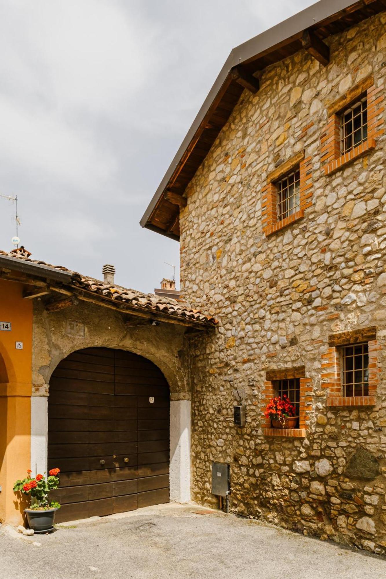 Cozy Castello Appartement Manerba del Garda Buitenkant foto