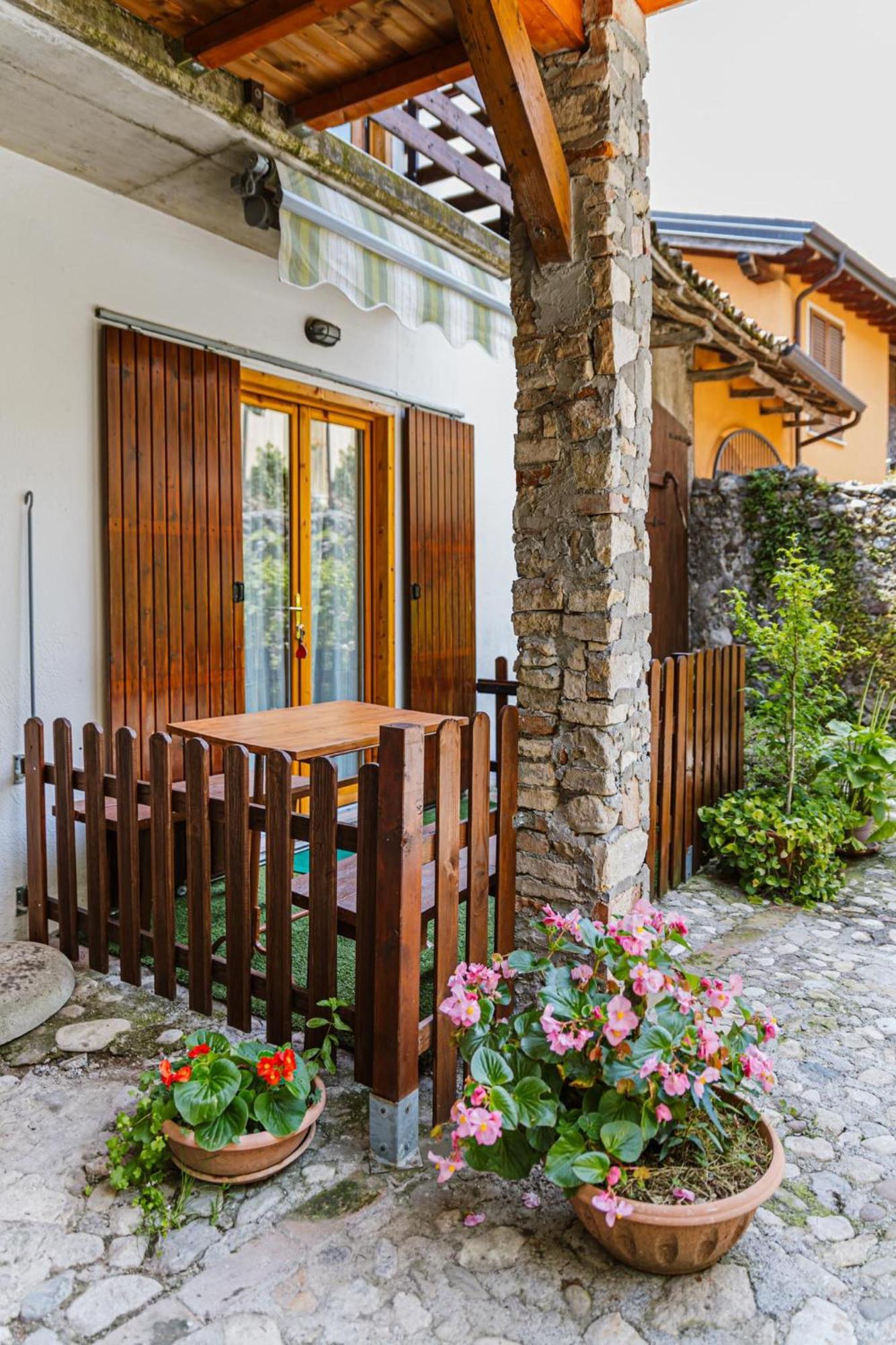 Cozy Castello Appartement Manerba del Garda Buitenkant foto